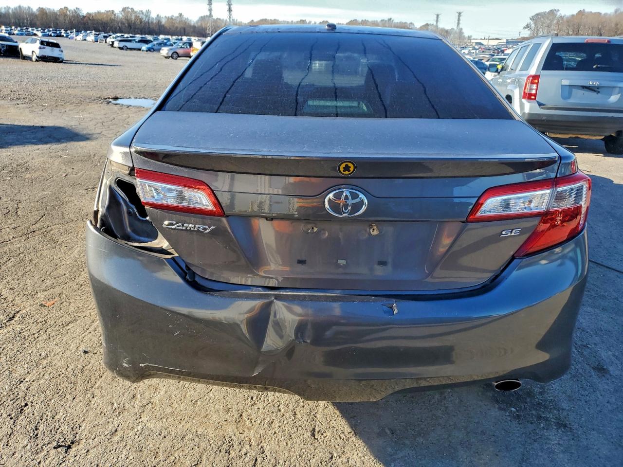 2014 TOYOTA CAMRY L photo 6