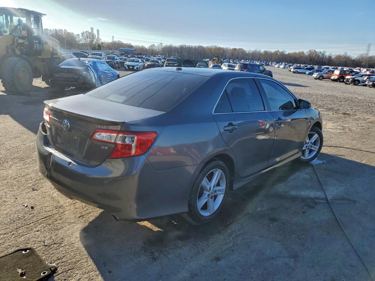 2014 TOYOTA CAMRY L photo 3