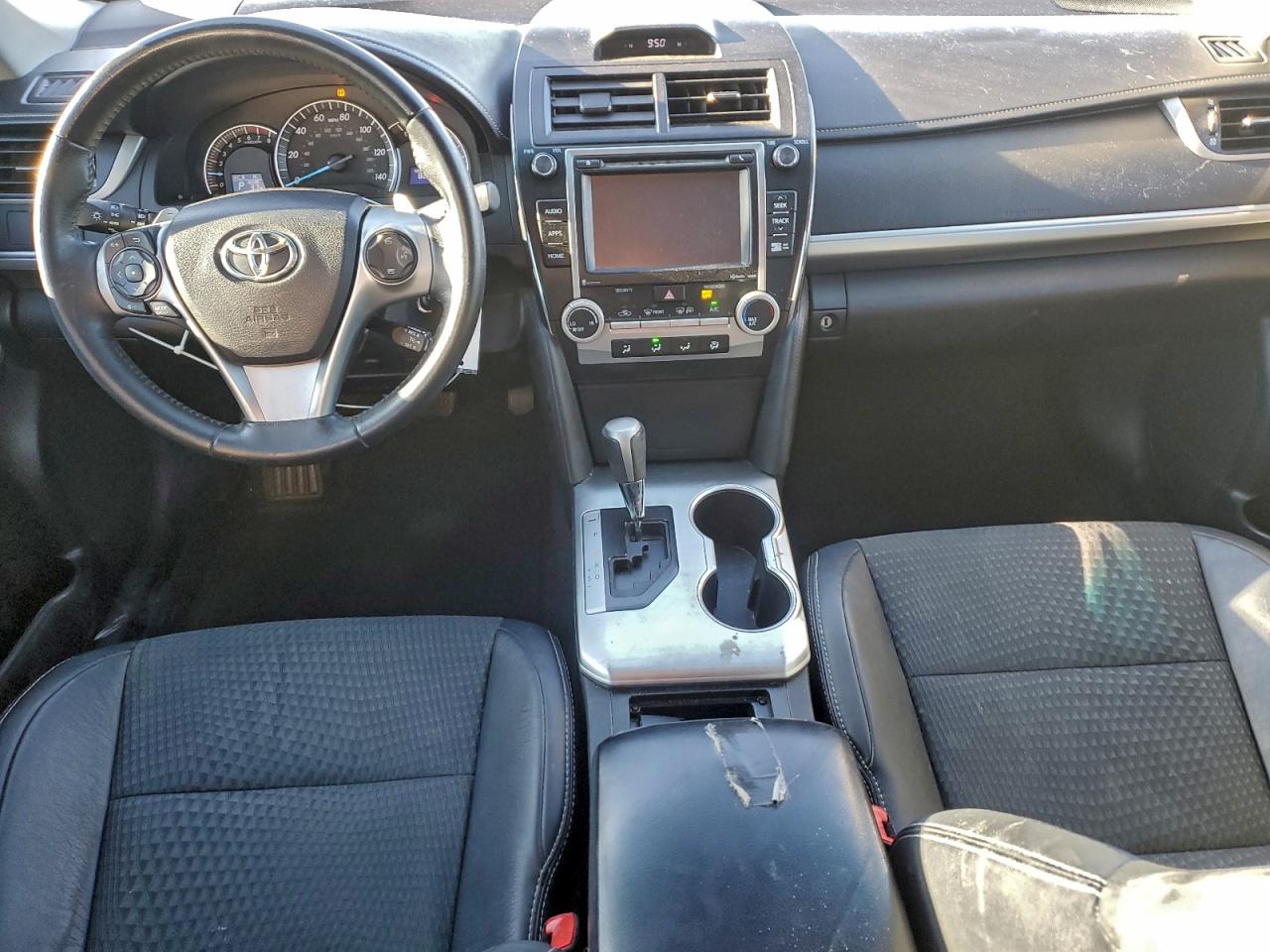 2014 TOYOTA CAMRY L photo 8