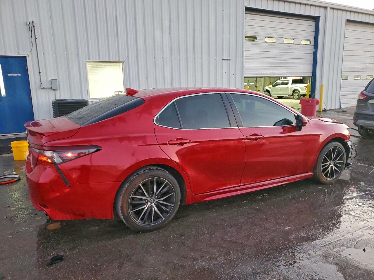 2021 TOYOTA CAMRY SE photo 3