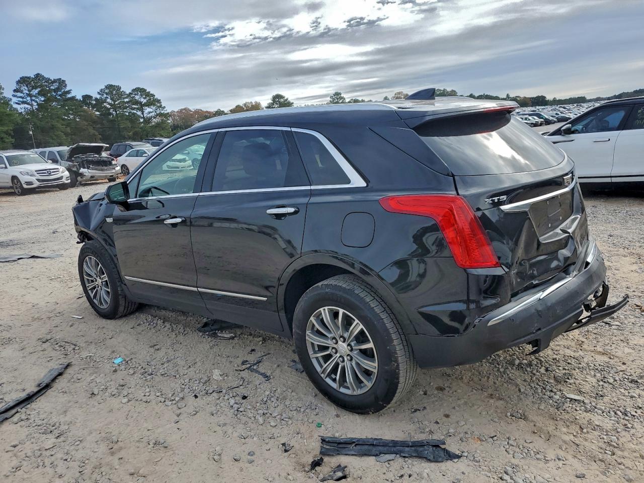2017 CADILLAC XT5 LUXURY photo 2