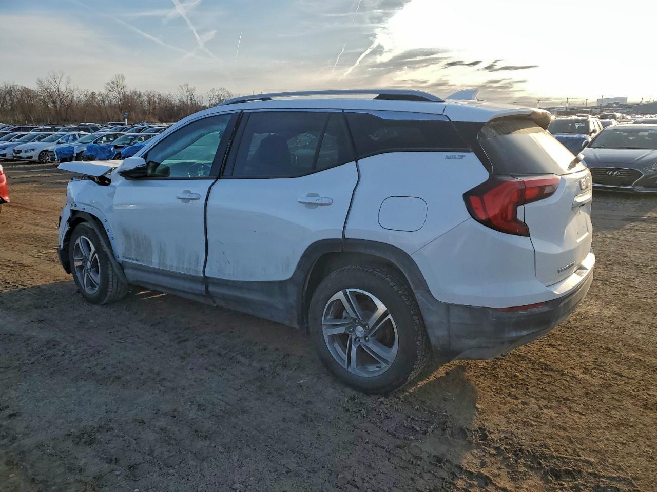 2019 GMC TERRAIN SLT photo 2