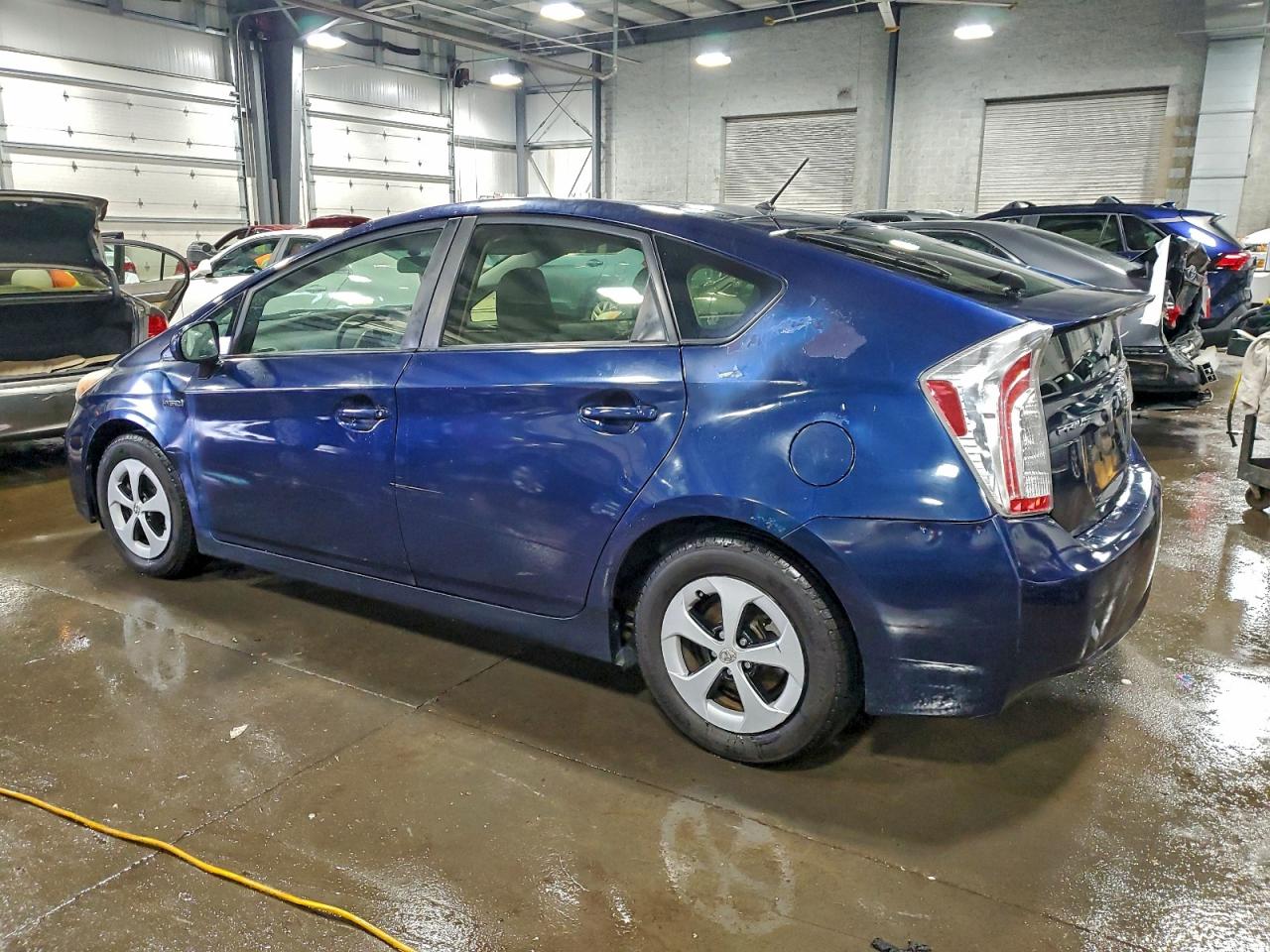 2012 TOYOTA PRIUS photo 2