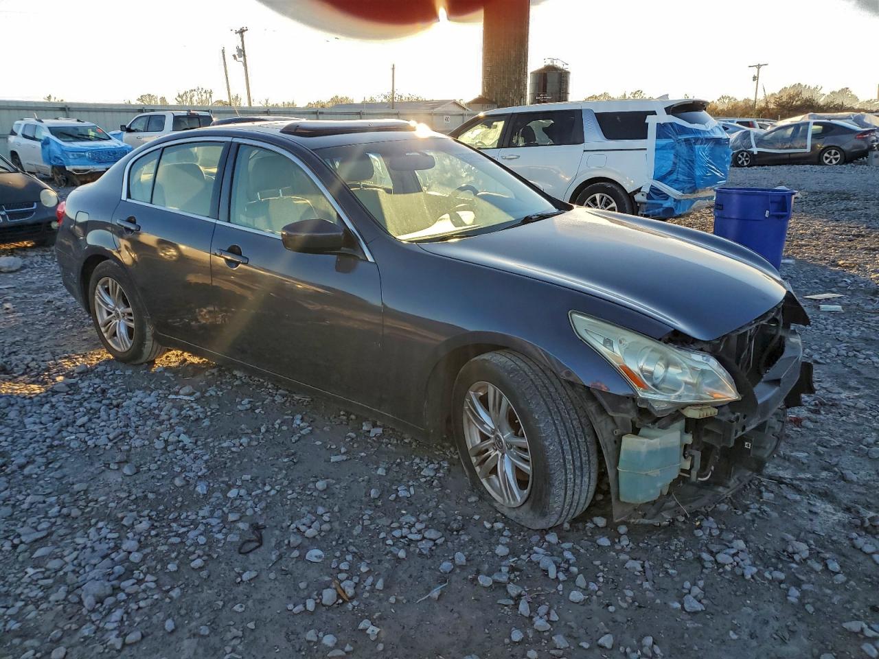 2010 INFINITI G37 photo 4