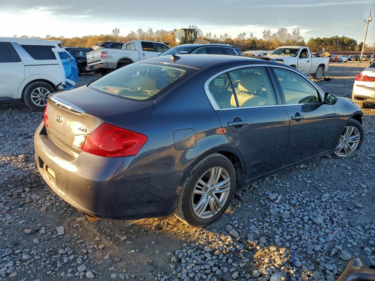 2010 INFINITI G37 photo 3