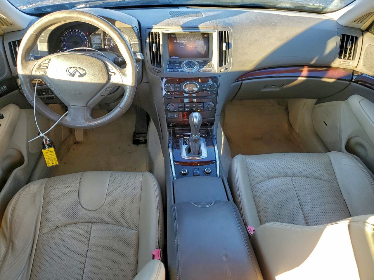 2010 INFINITI G37 photo 8