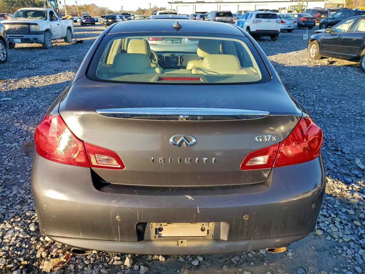 2010 INFINITI G37 photo 6