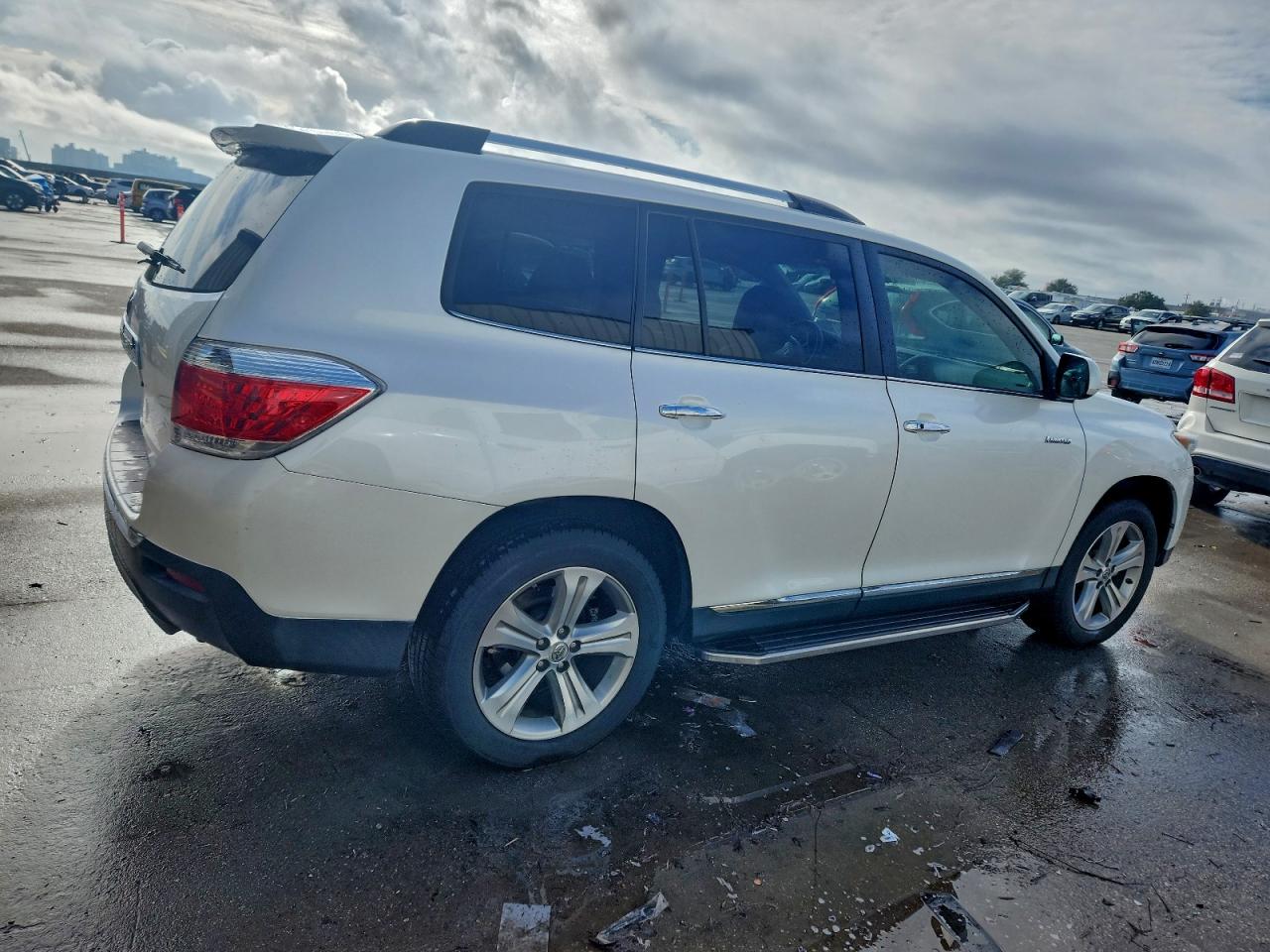 2013 TOYOTA HIGHLANDER LIMITED photo 3