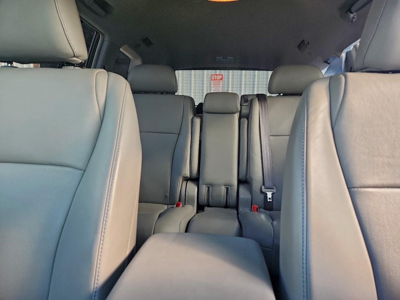 2013 TOYOTA HIGHLANDER LIMITED photo 10
