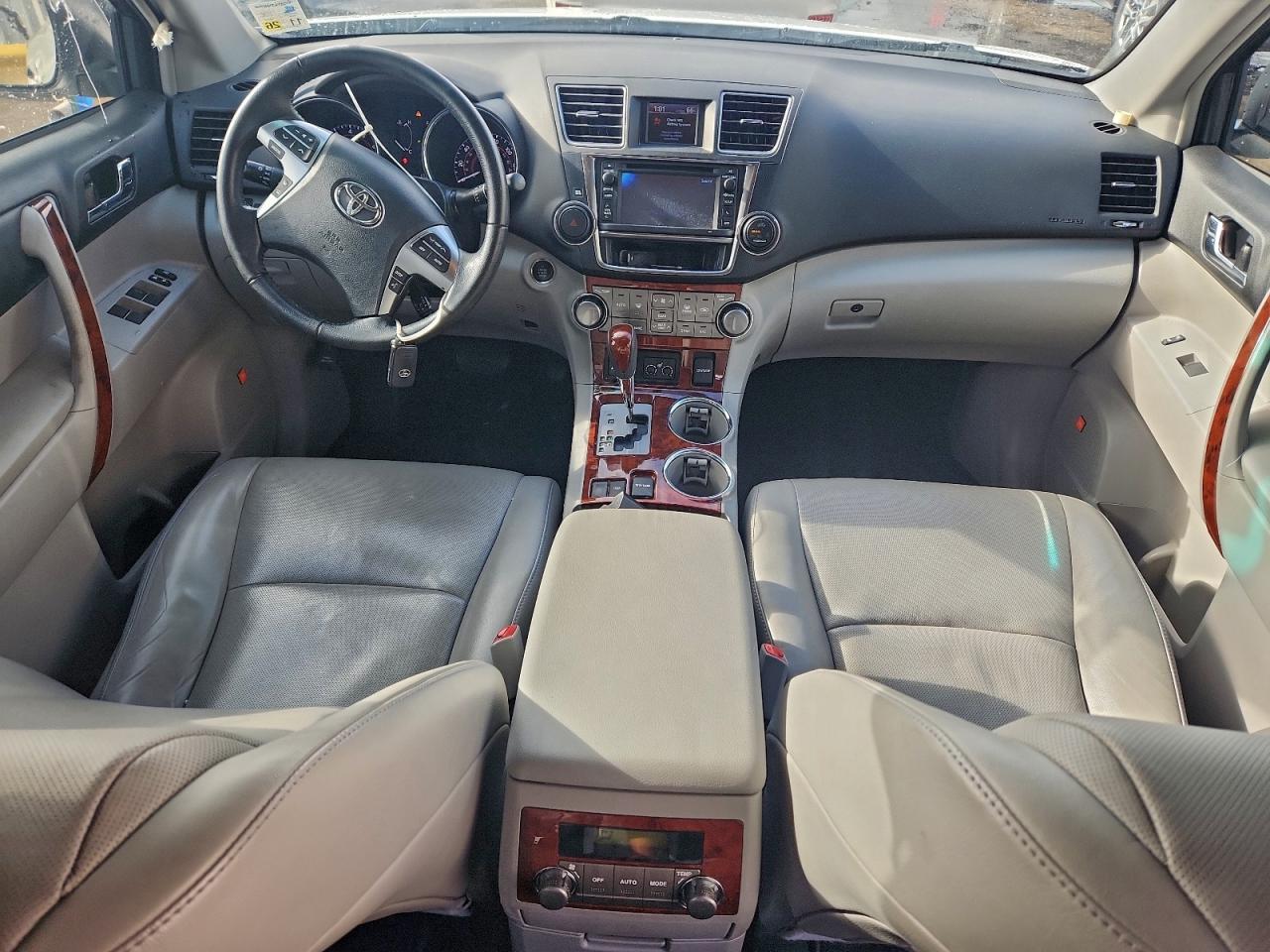 2013 TOYOTA HIGHLANDER LIMITED photo 8