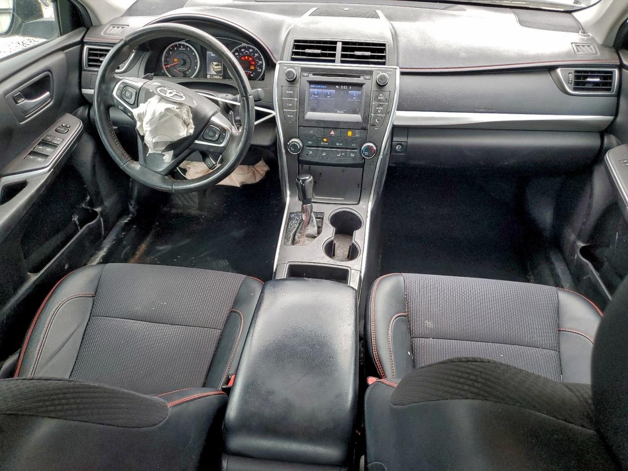 2017 TOYOTA CAMRY LE photo 8