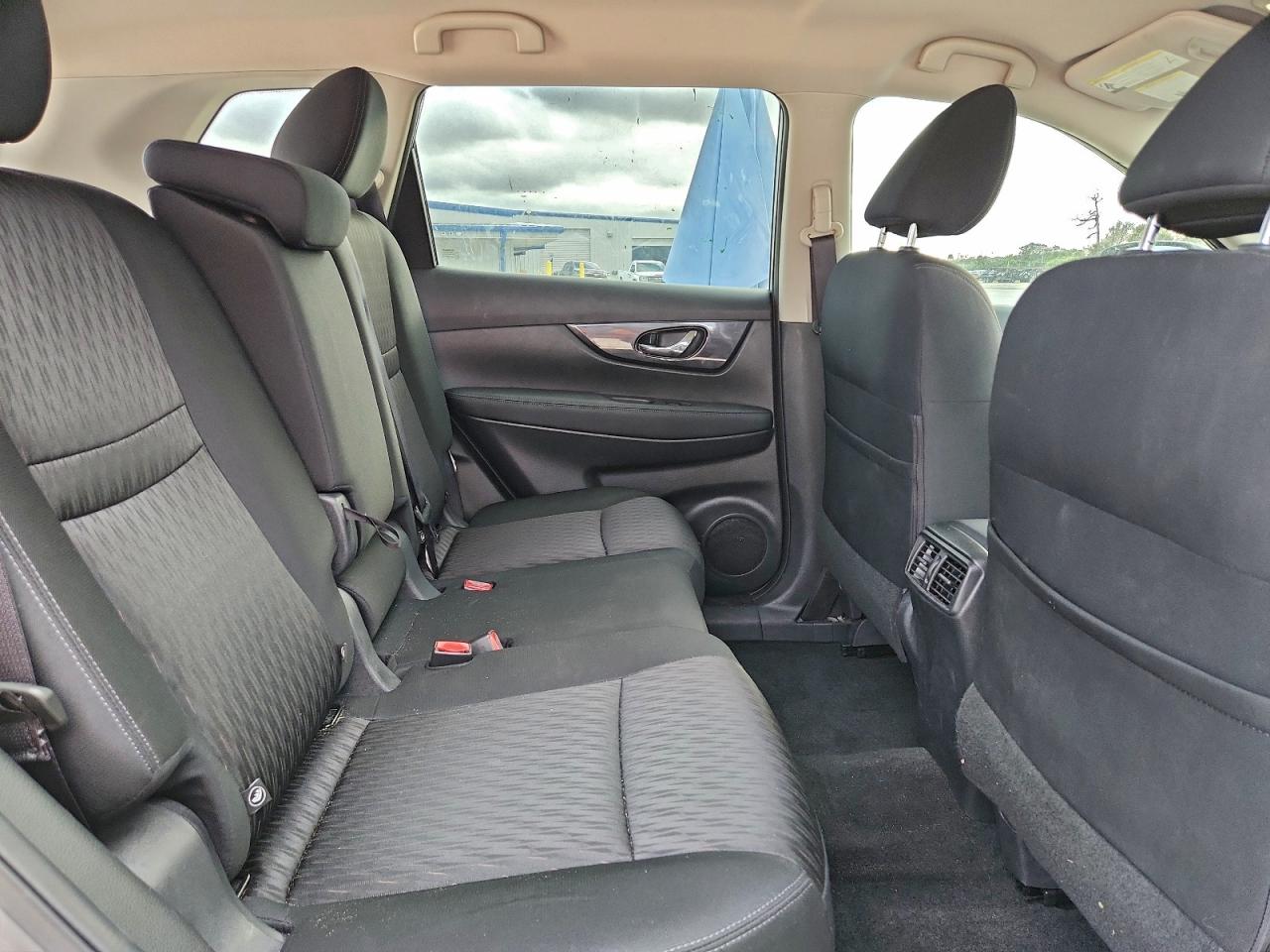 2019 NISSAN ROGUE S photo 11
