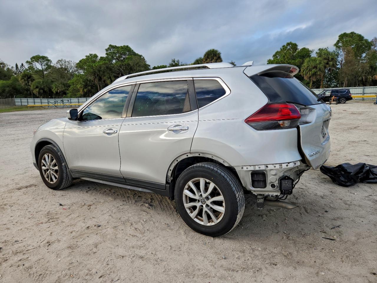 2019 NISSAN ROGUE S photo 2