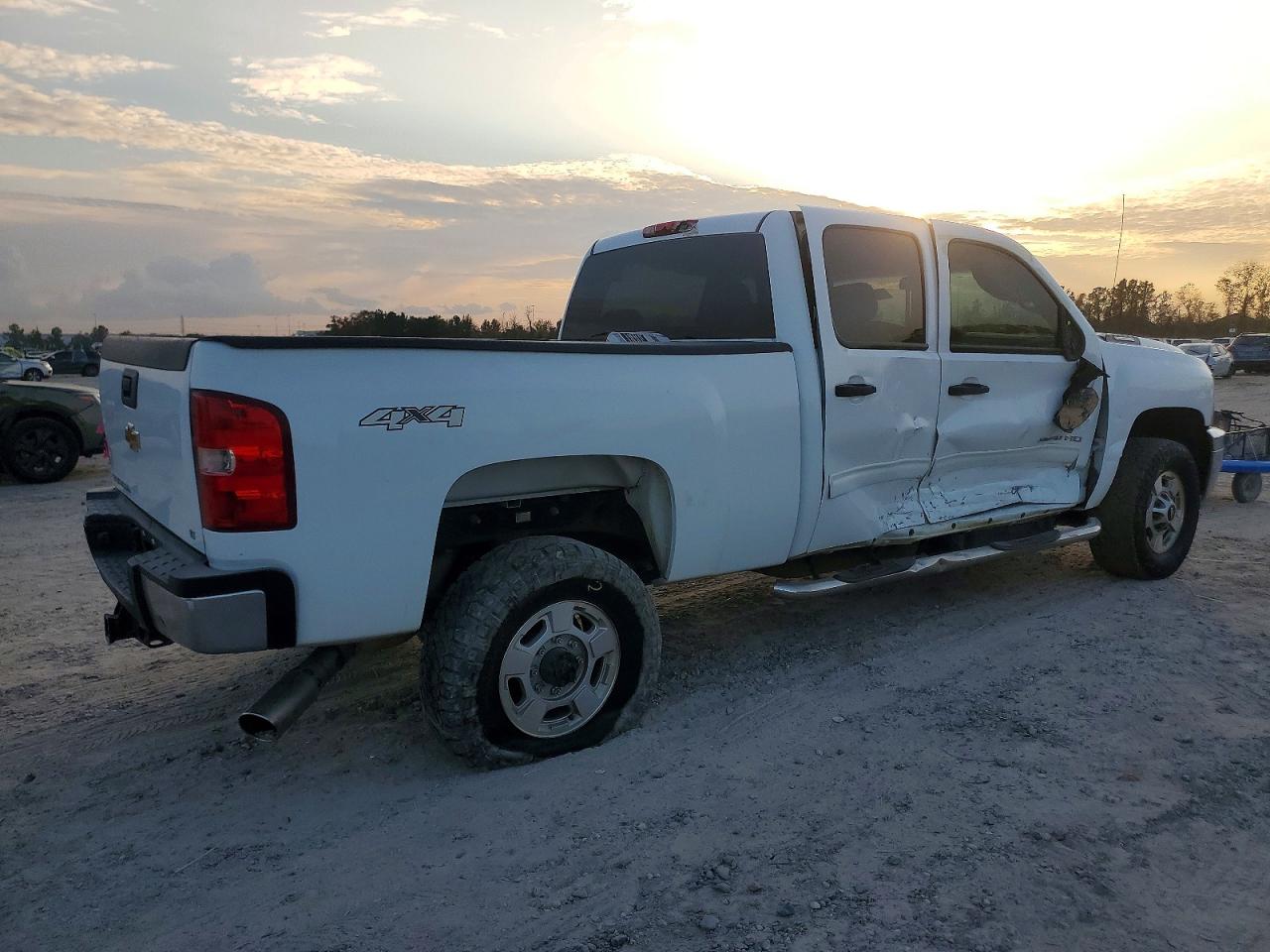 2014 CHEVROLET SILVERADO K2500 HEAVY DUTY LT photo 3