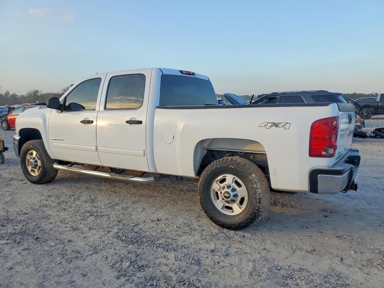 2014 CHEVROLET SILVERADO K2500 HEAVY DUTY LT photo 2