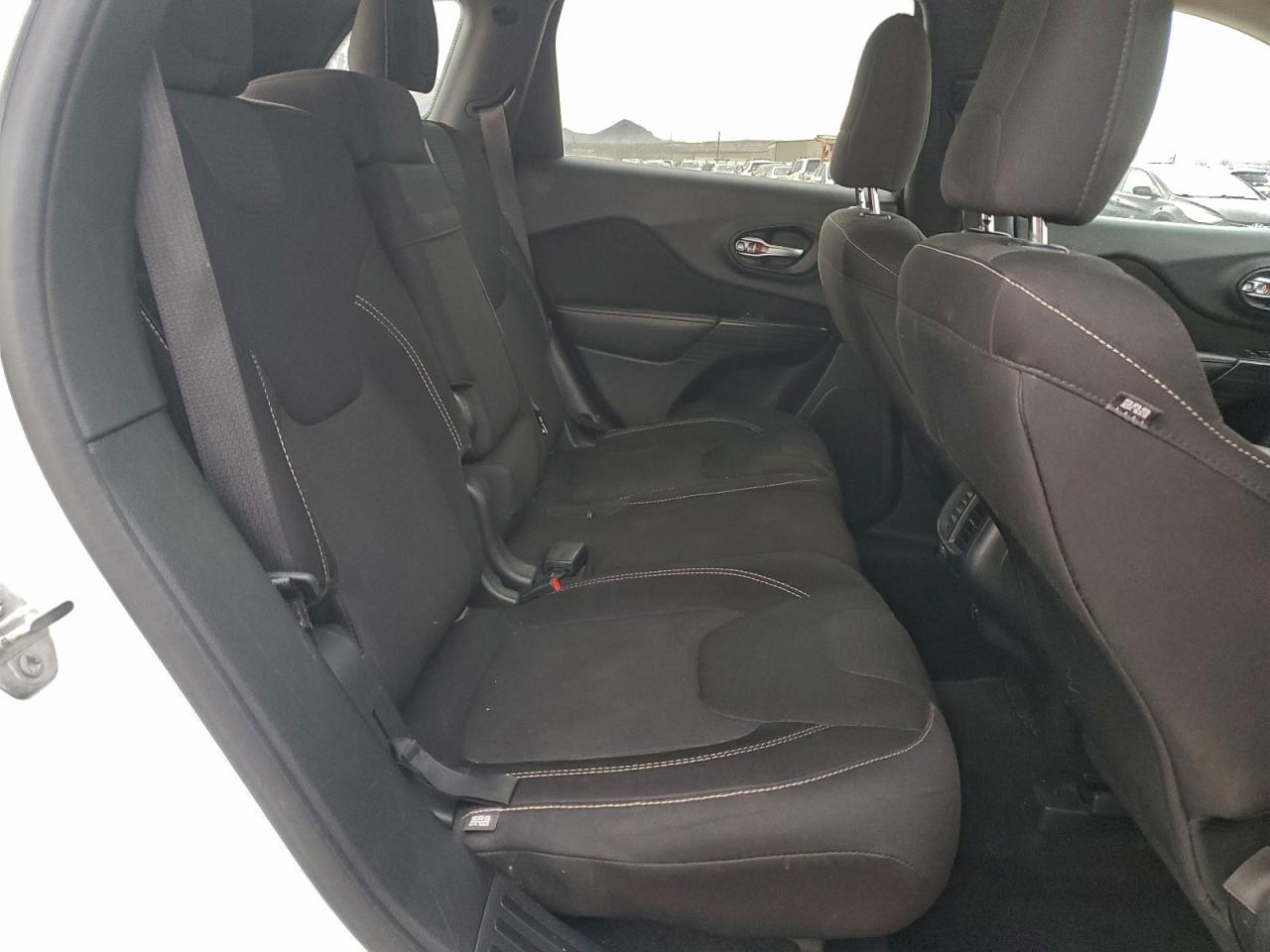 2015 JEEP CHEROKEE LATITUDE photo 11