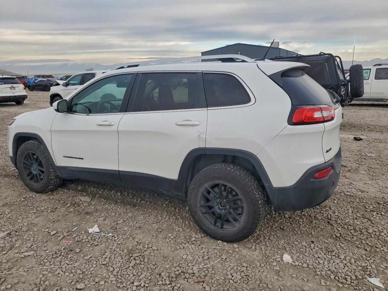 2015 JEEP CHEROKEE LATITUDE photo 2