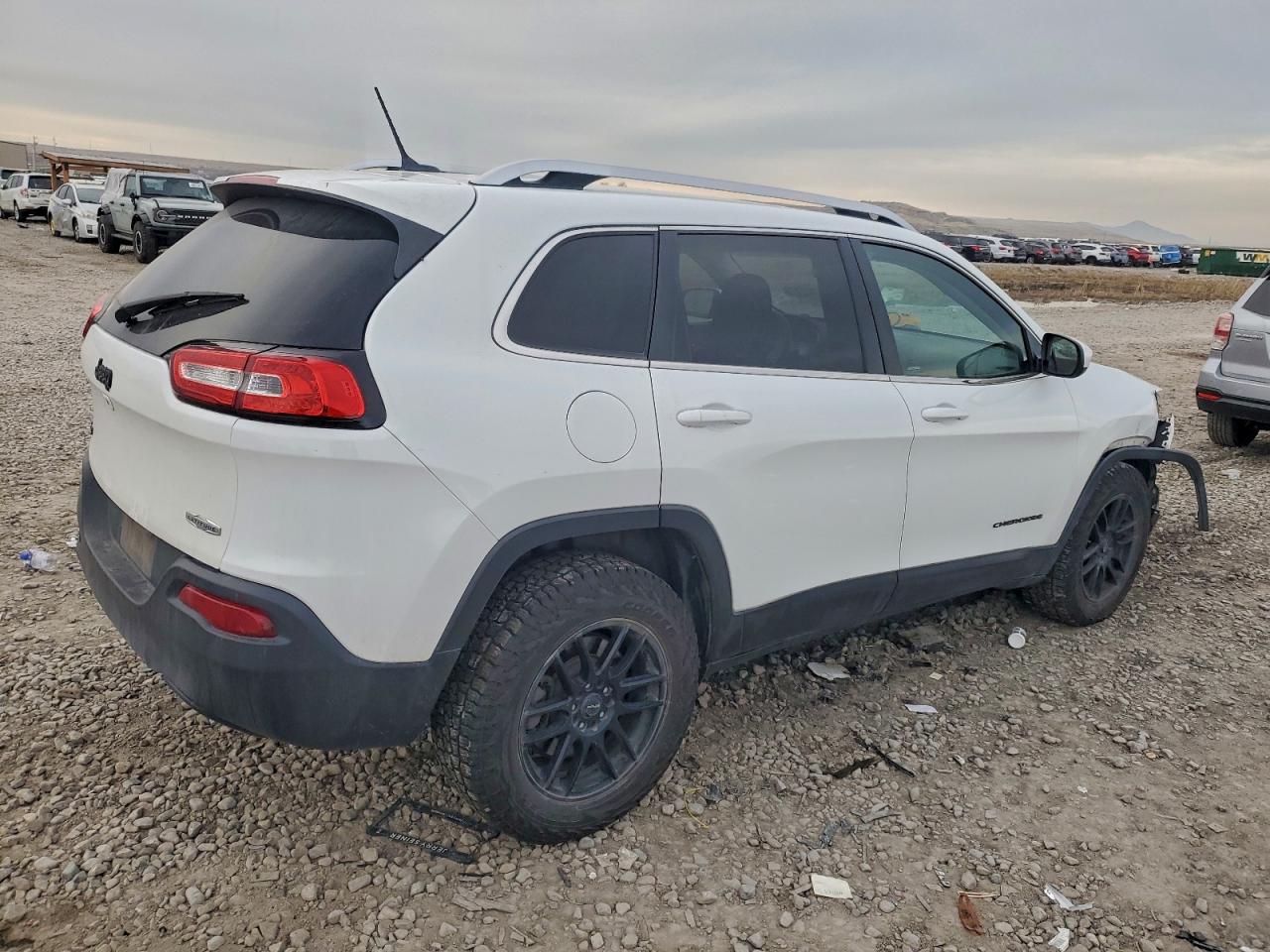 2015 JEEP CHEROKEE LATITUDE photo 3