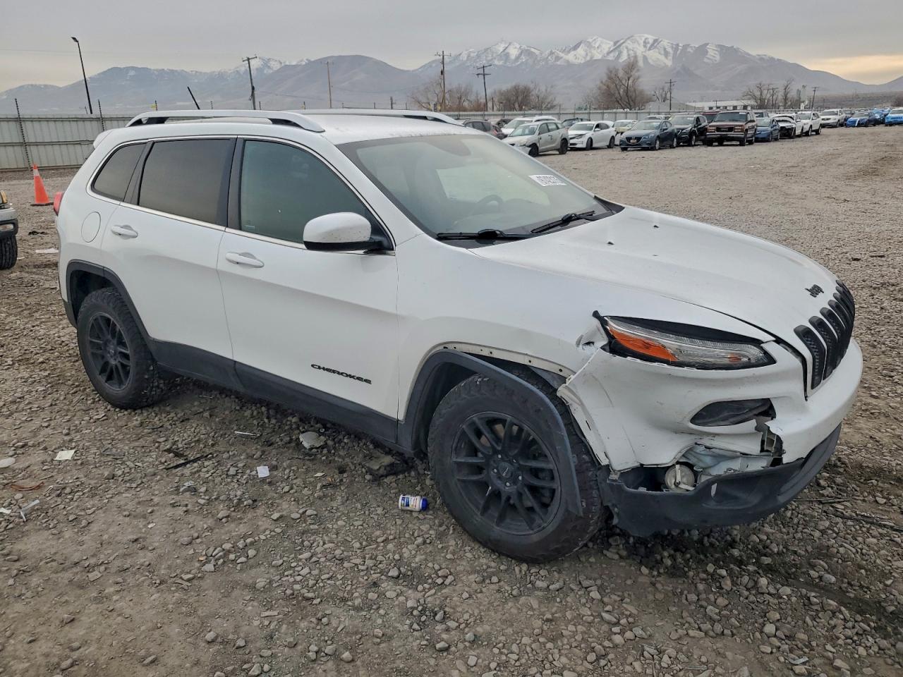 2015 JEEP CHEROKEE LATITUDE photo 4