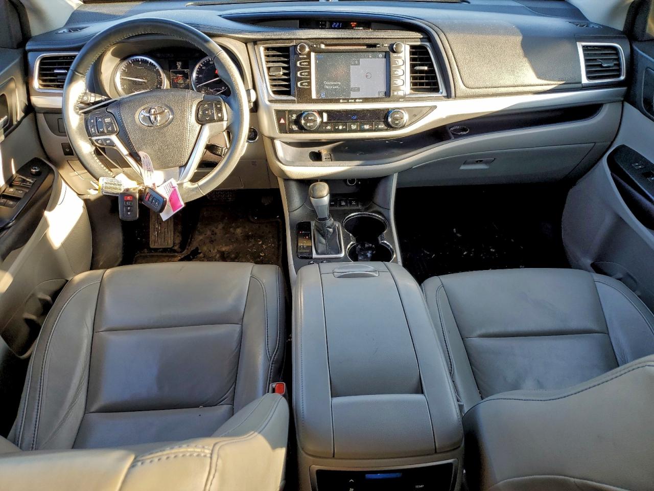 2016 TOYOTA HIGHLANDER XLE photo 8
