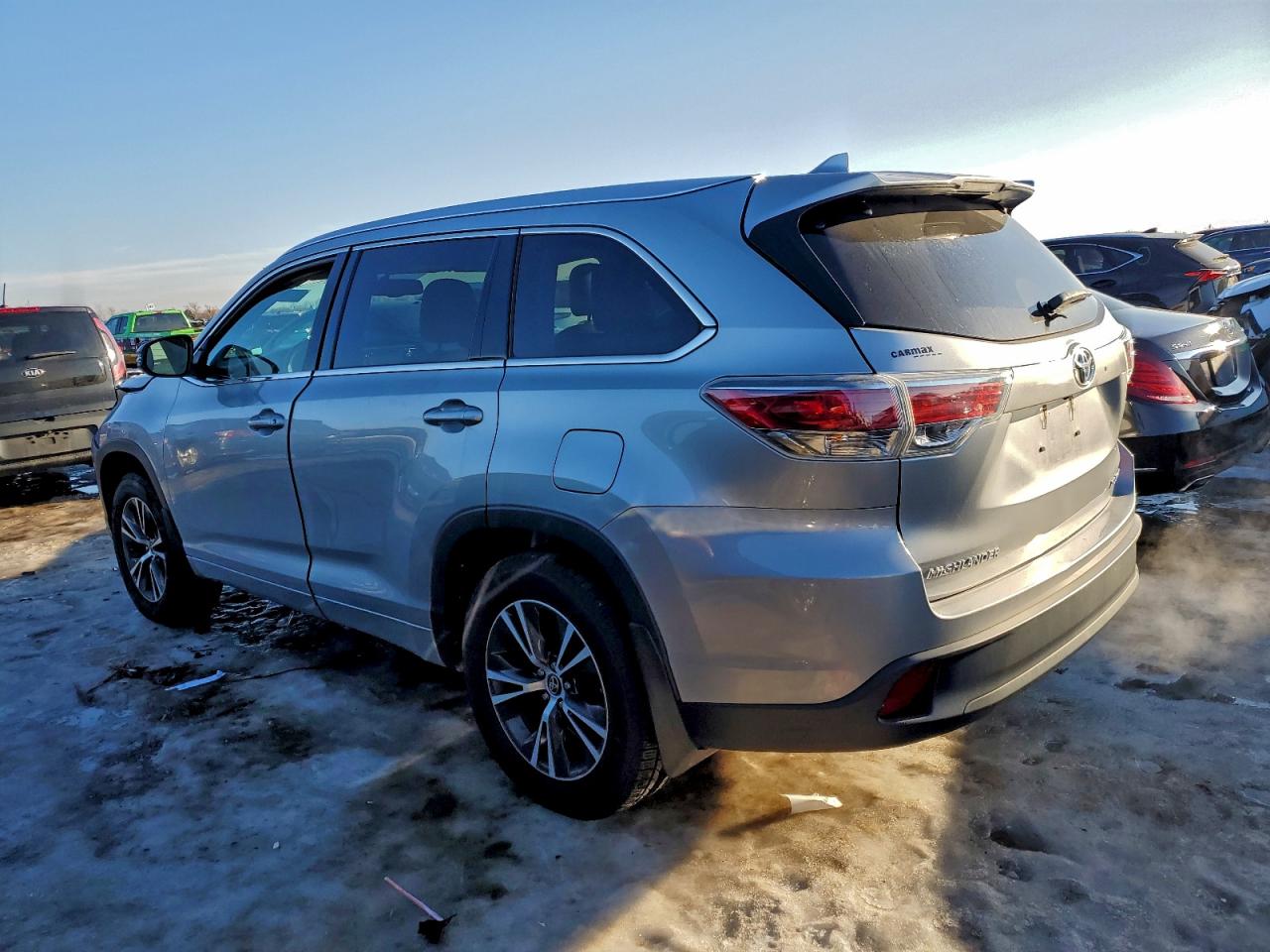 2016 TOYOTA HIGHLANDER XLE photo 2