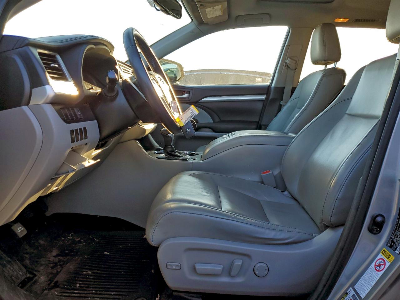 2016 TOYOTA HIGHLANDER XLE photo 7