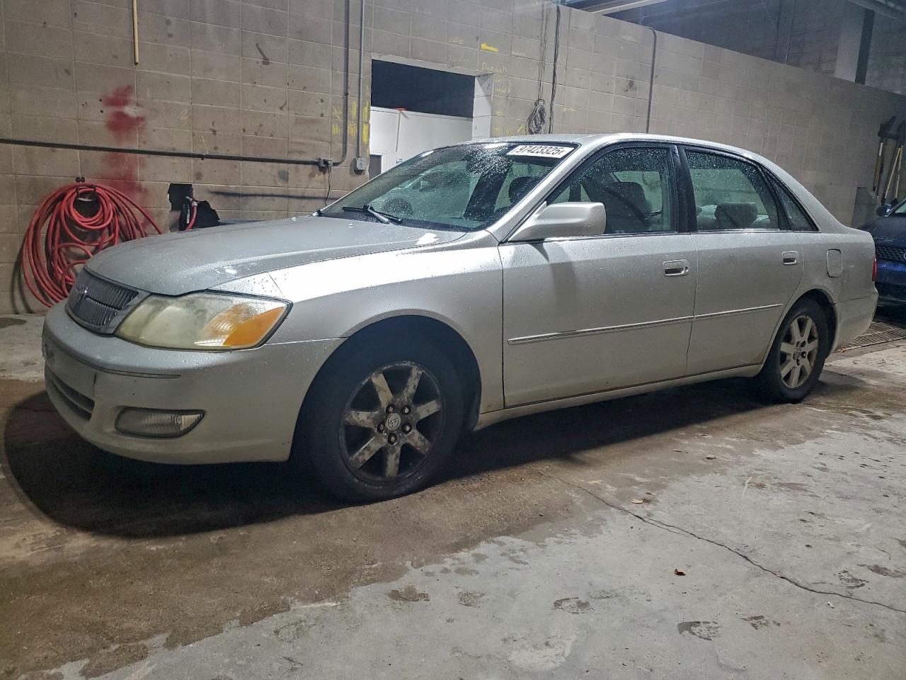 2001 TOYOTA AVALON