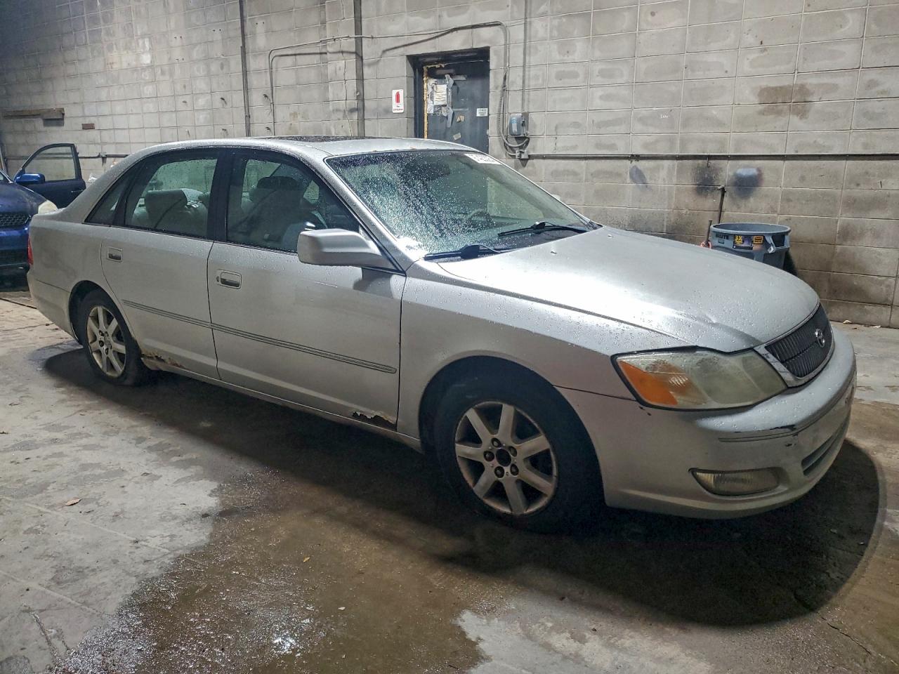 2001 TOYOTA AVALON XLS photo 4