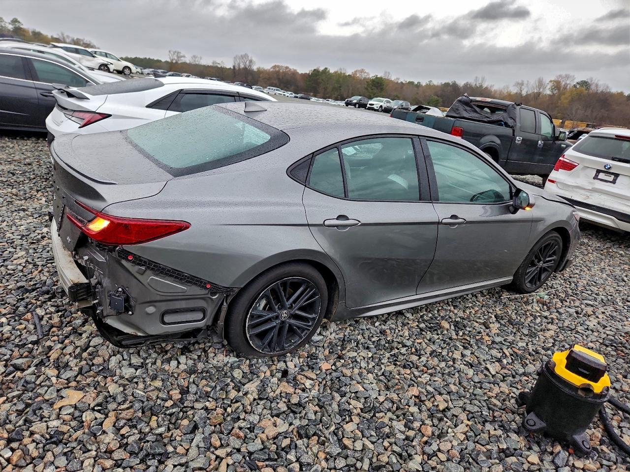 2025 TOYOTA CAMRY XSE photo 3