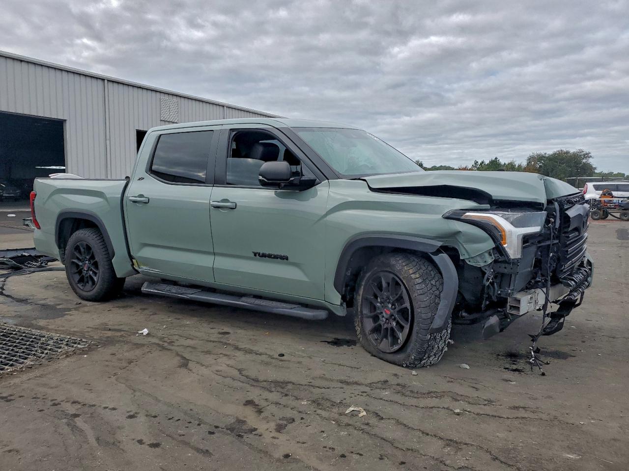 2024 TOYOTA TUNDRA CREWMAX SR photo 4