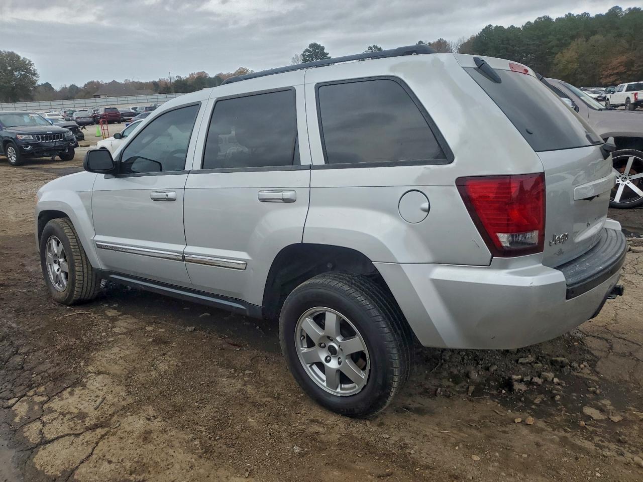 2010 JEEP GRAND CHEROKEE LAREDO photo 2