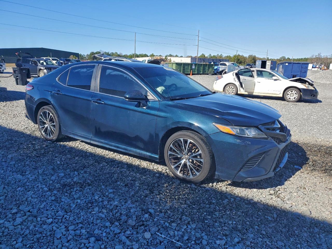 2018 TOYOTA CAMRY SE photo 4