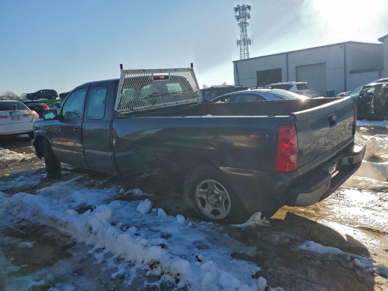 2004 CHEVROLET SILVERADO C1500 photo 2