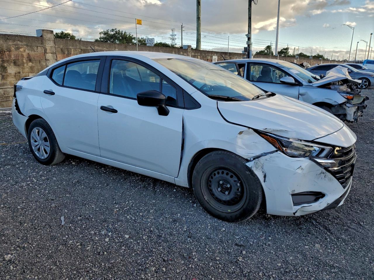 2025 NISSAN VERSA S photo 4