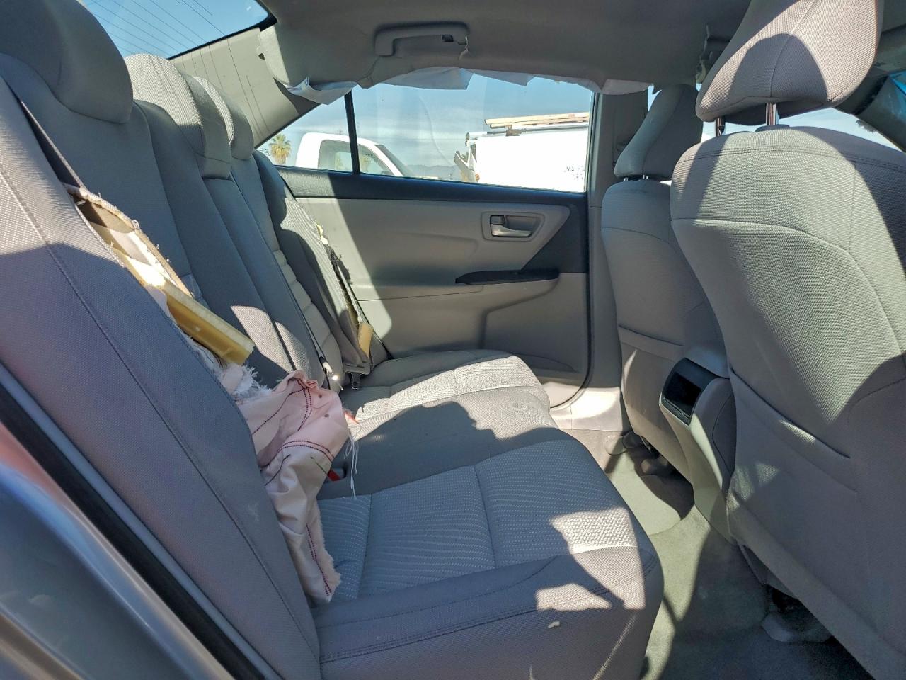 2016 TOYOTA CAMRY LE photo 10