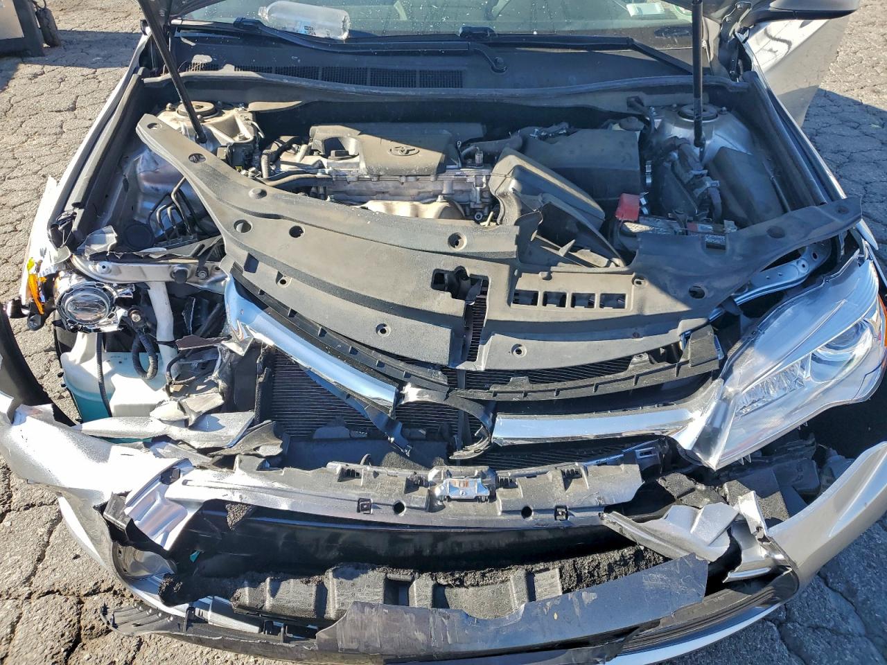 2016 TOYOTA CAMRY LE photo 11