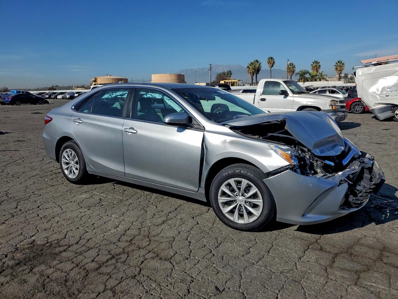 2016 TOYOTA CAMRY LE photo 4