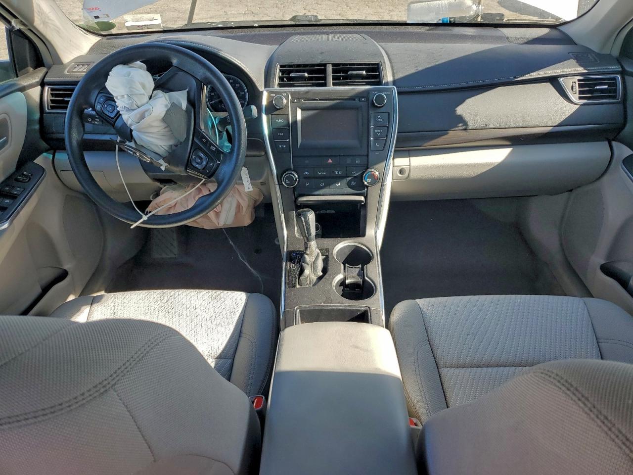 2016 TOYOTA CAMRY LE photo 8