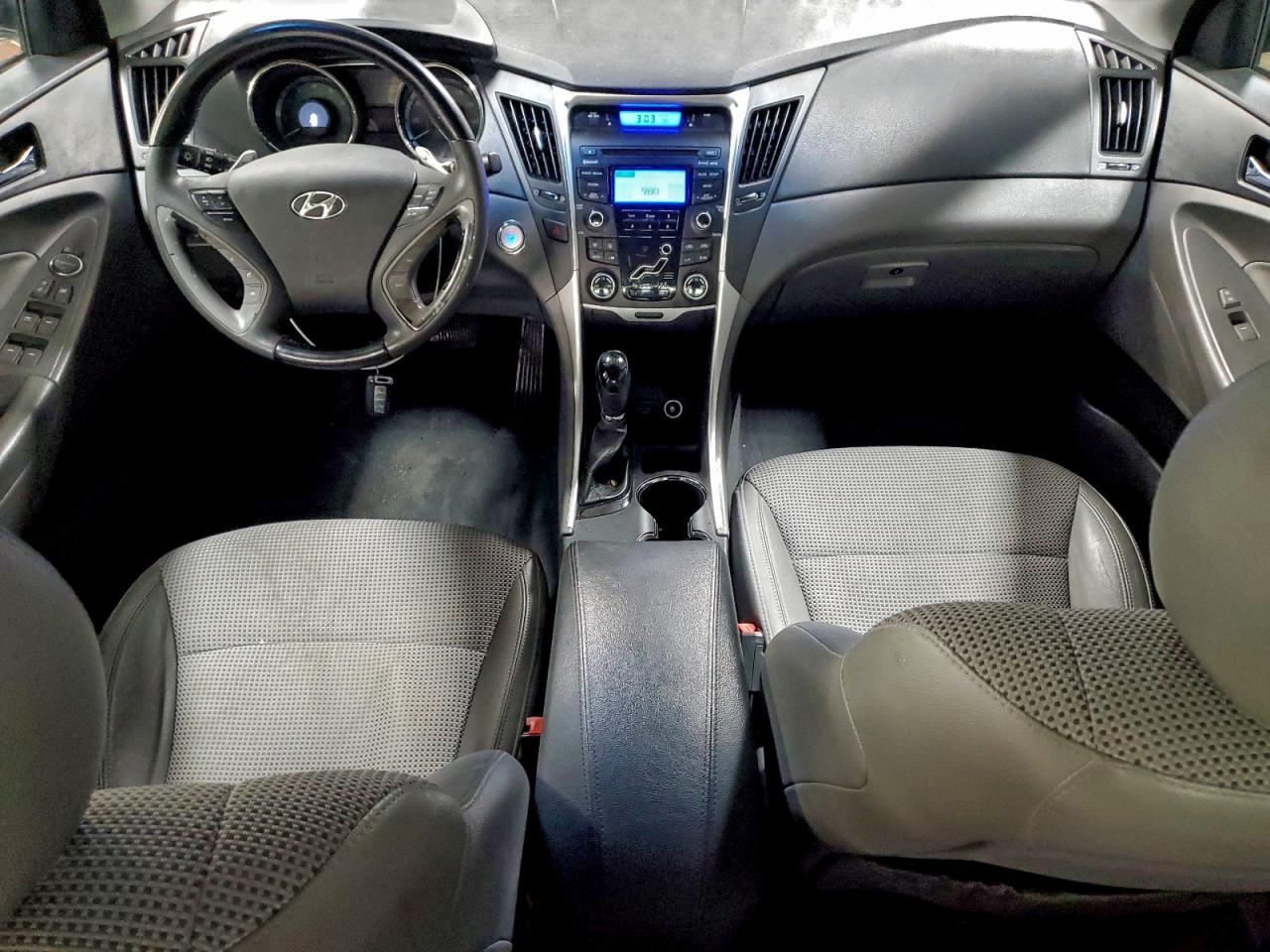 2013 HYUNDAI SONATA SE photo 8