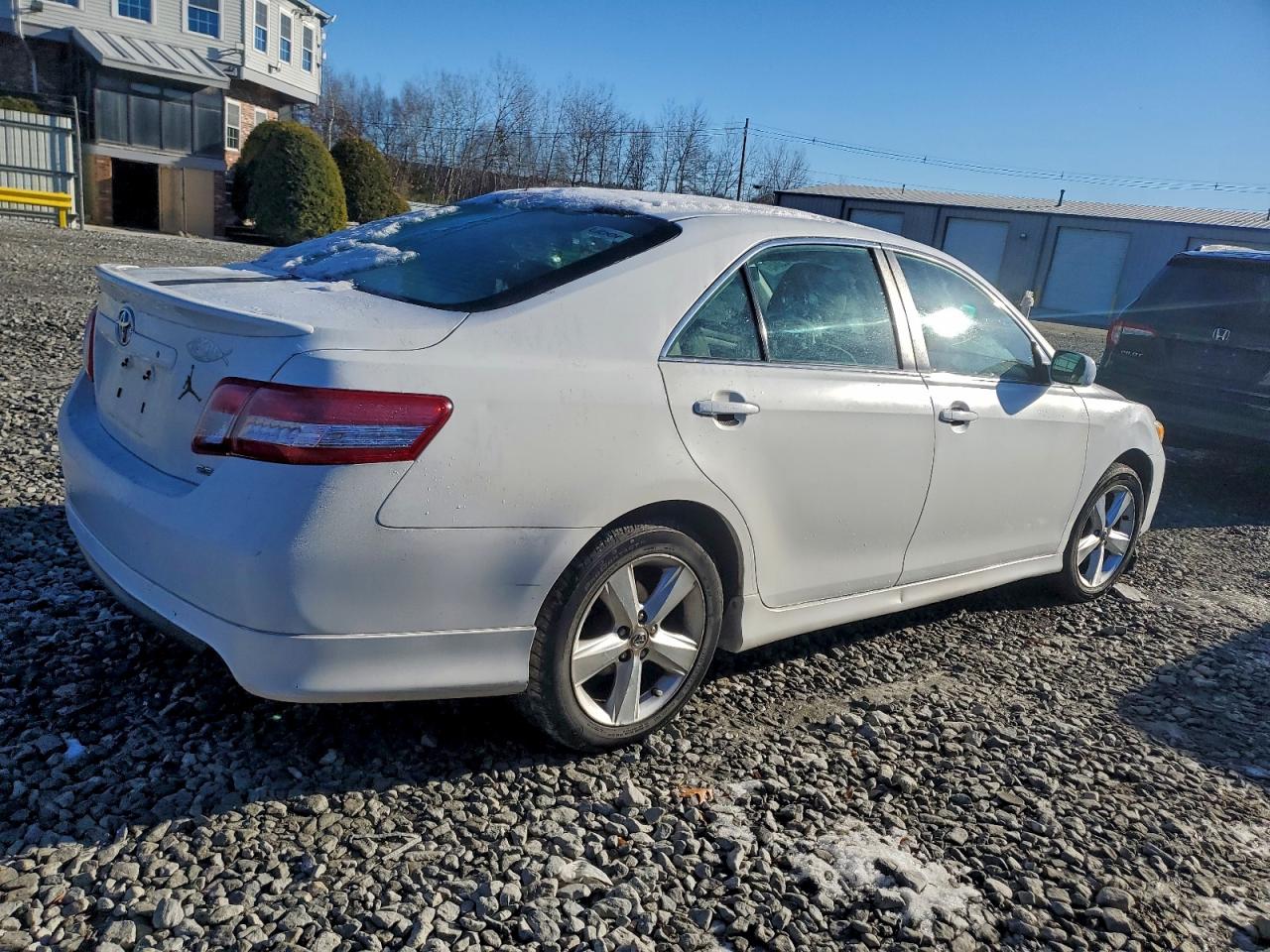 2011 TOYOTA CAMRY BASE photo 3