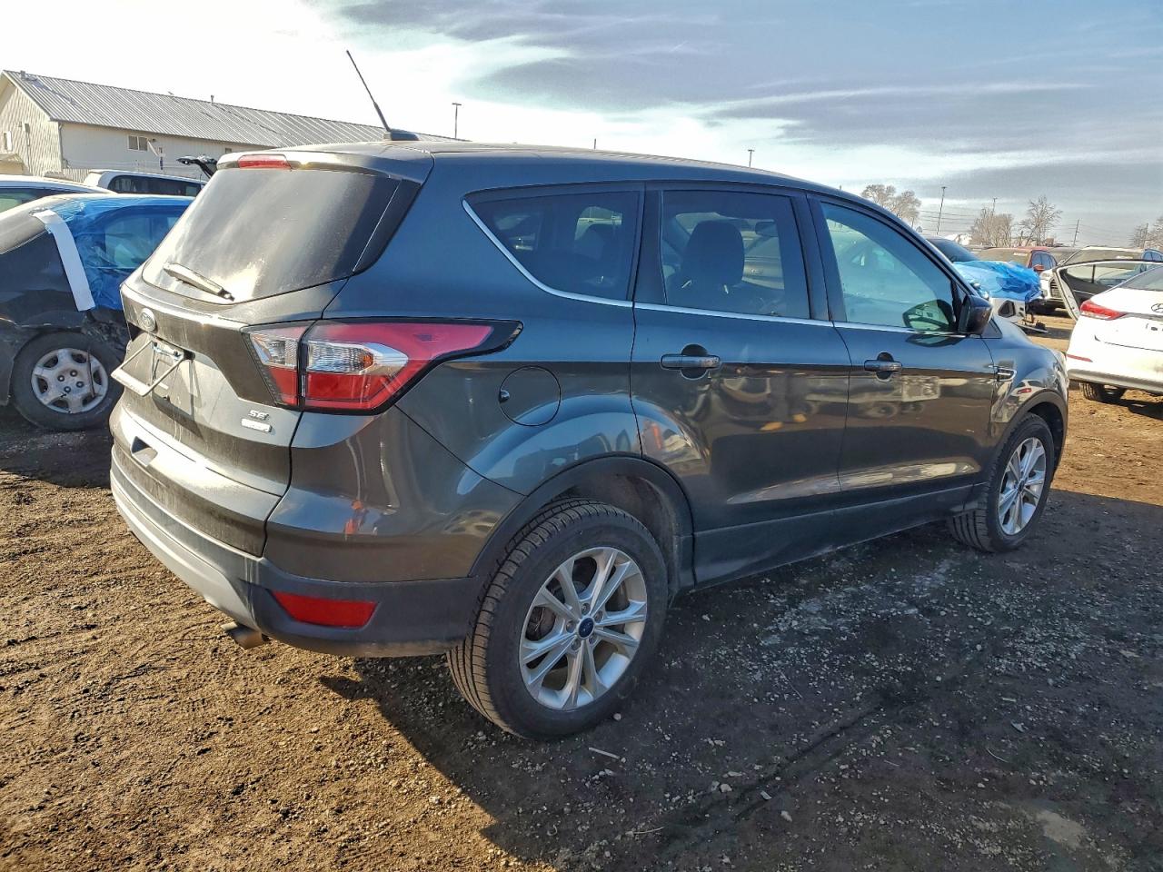 2017 FORD ESCAPE SE photo 3