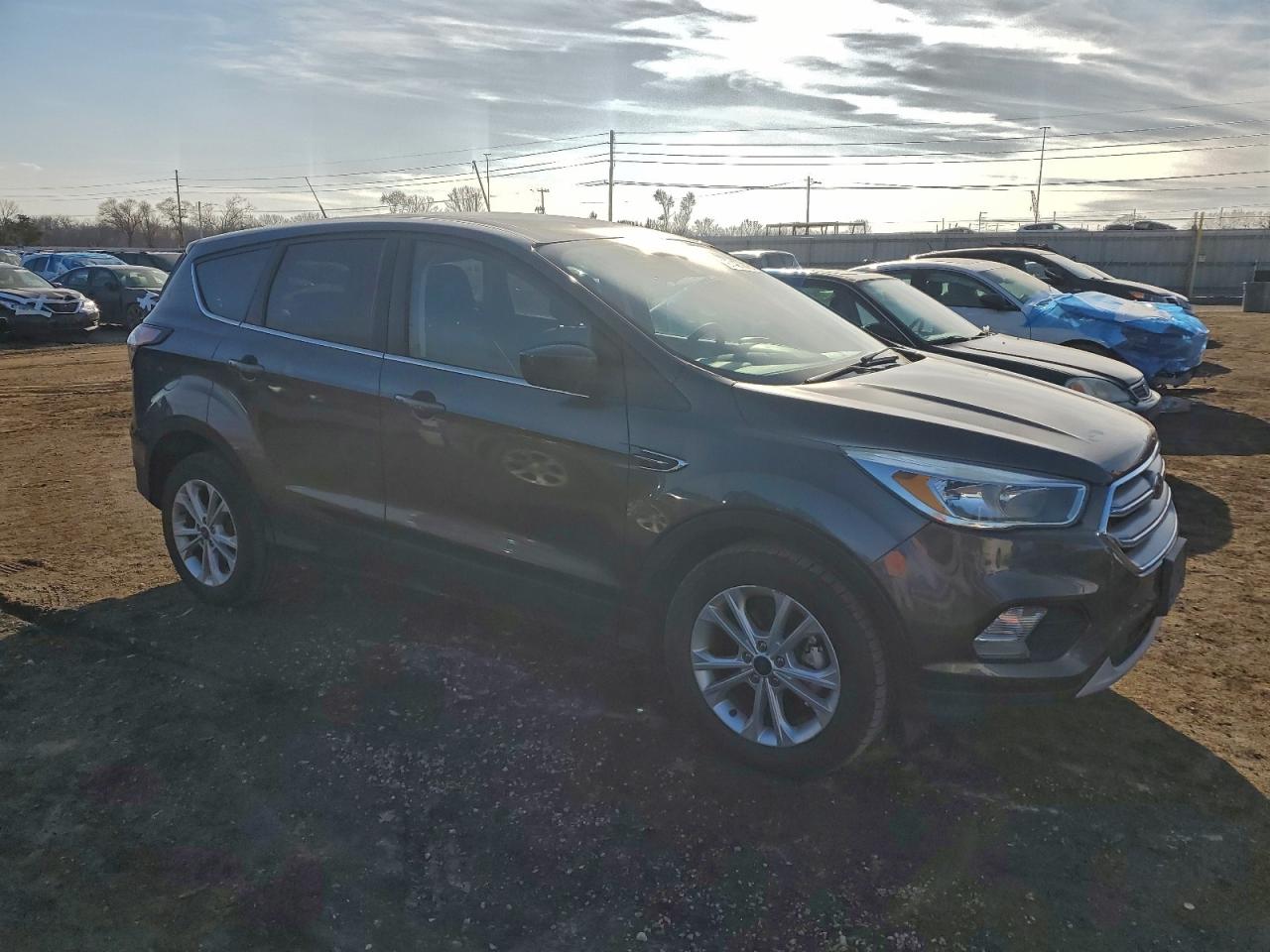 2017 FORD ESCAPE SE photo 4
