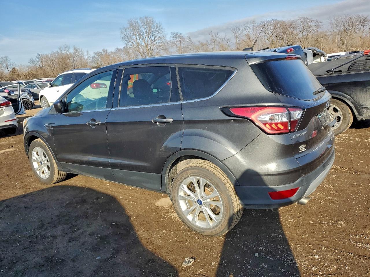 2017 FORD ESCAPE SE photo 2
