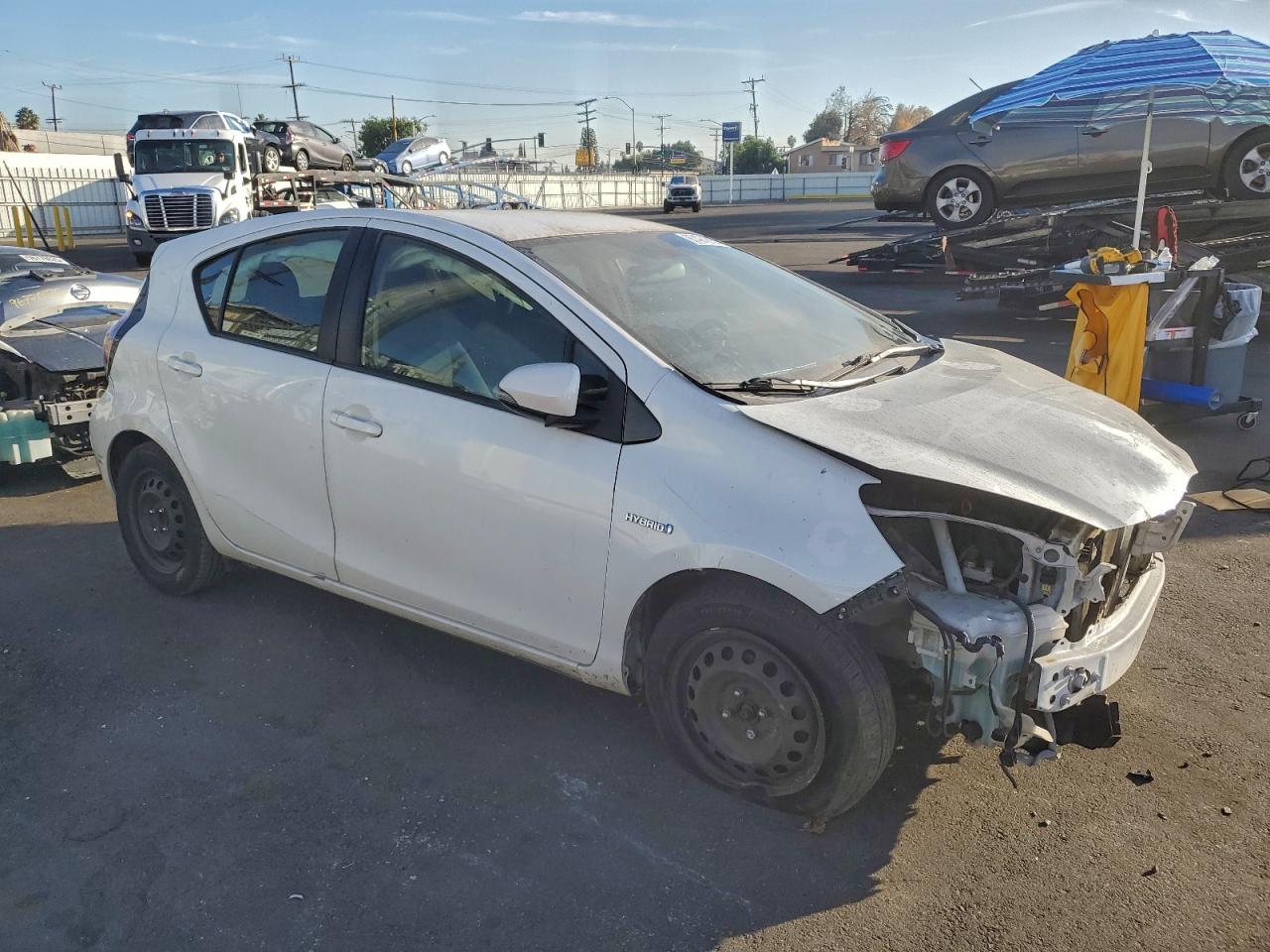 2015 TOYOTA PRIUS C TWO photo 4