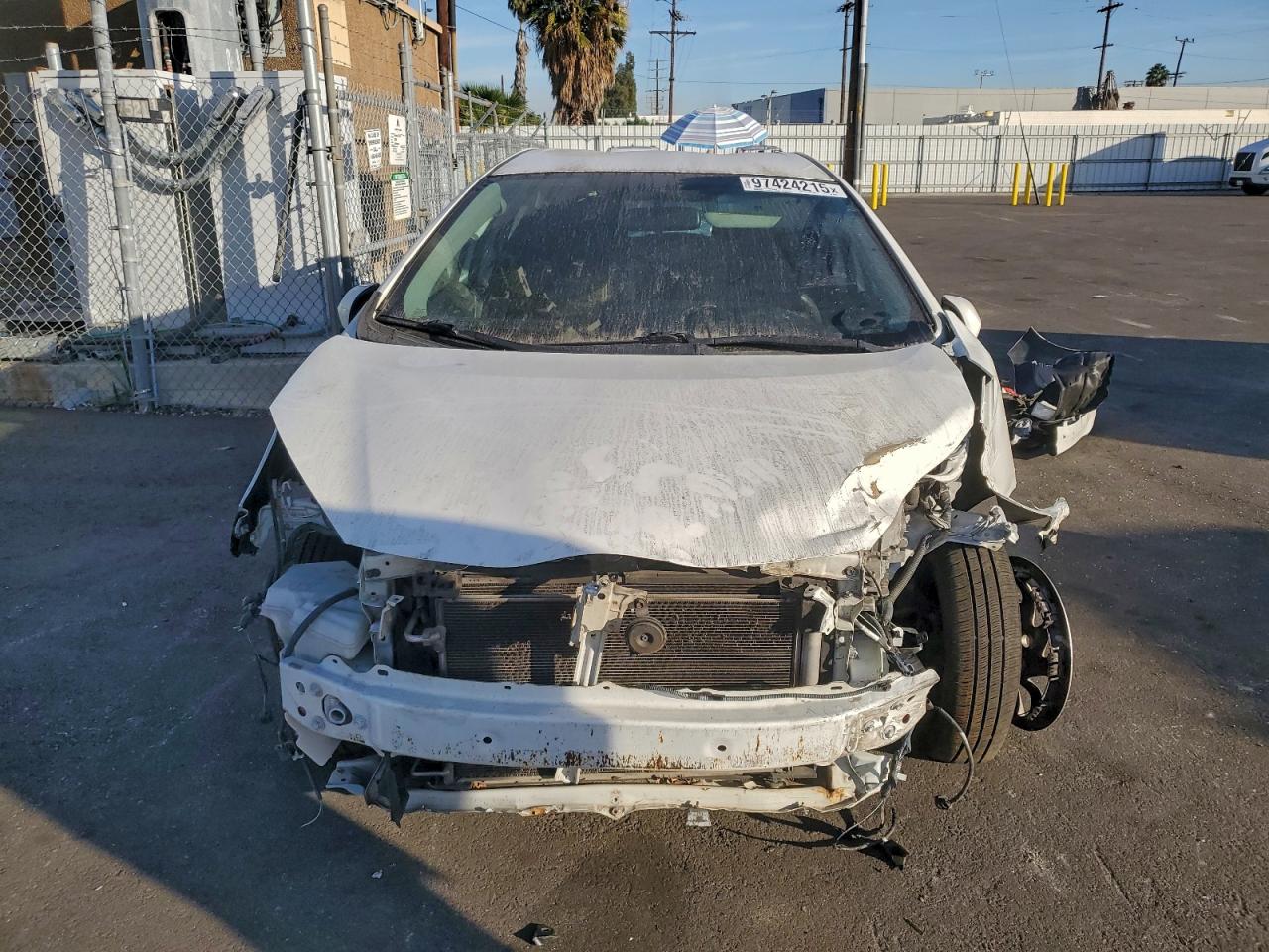 2015 TOYOTA PRIUS C TWO photo 5