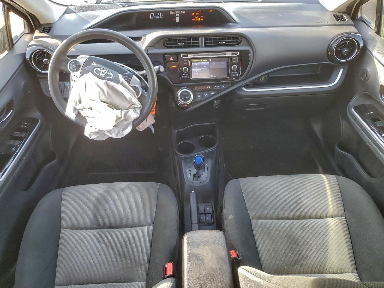 2015 TOYOTA PRIUS C TWO photo 8