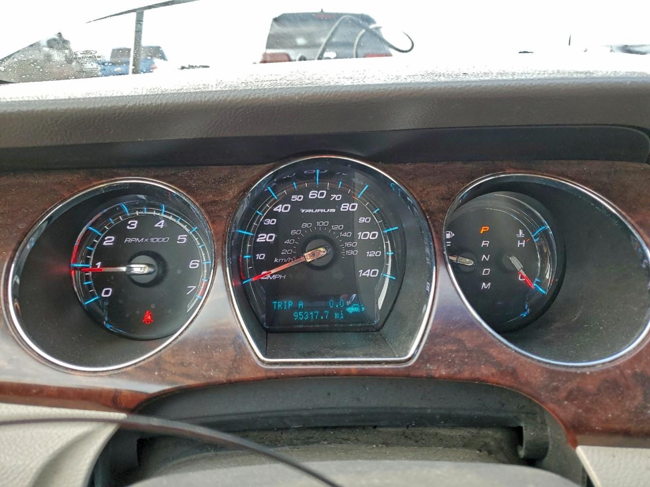 2010 FORD TAURUS LIMITED photo 9