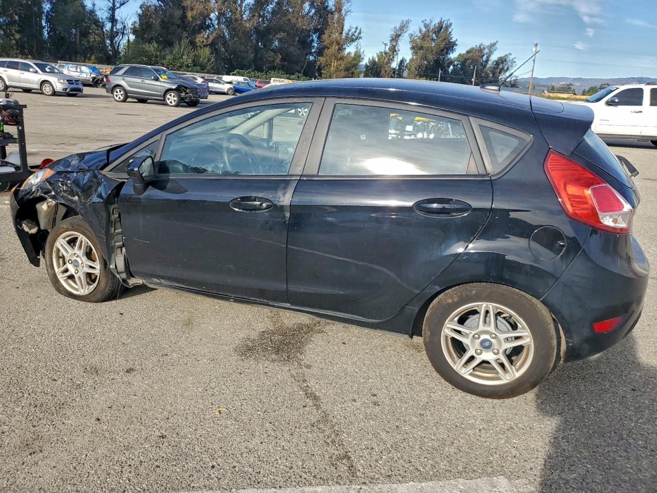 2018 FORD FIESTA SE photo 2