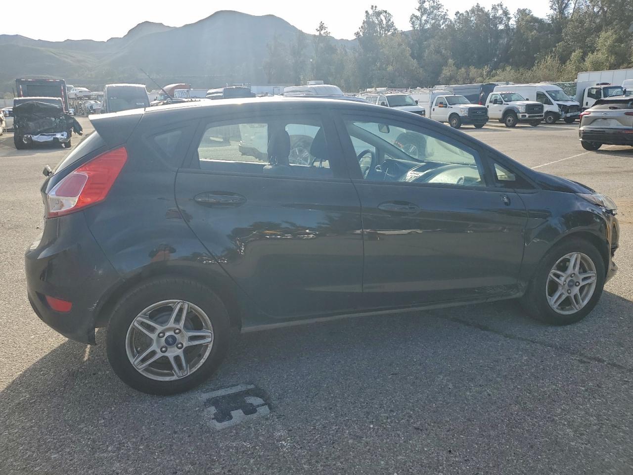 2018 FORD FIESTA SE photo 3