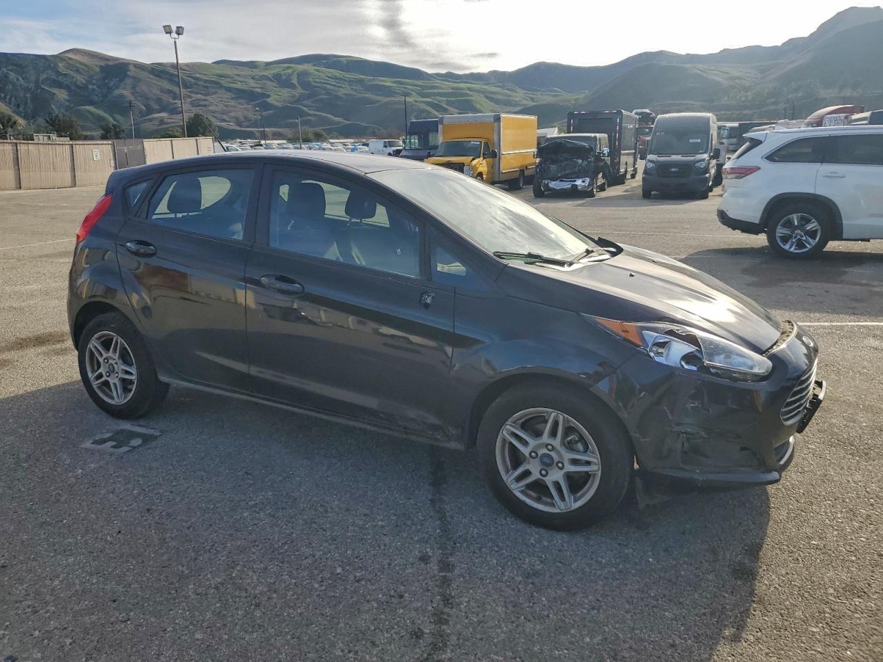 2018 FORD FIESTA SE photo 4